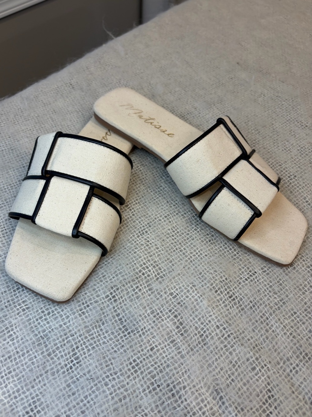 MATISSE women's biscayne slide flat sandals in natural canvas/ black leather EUC